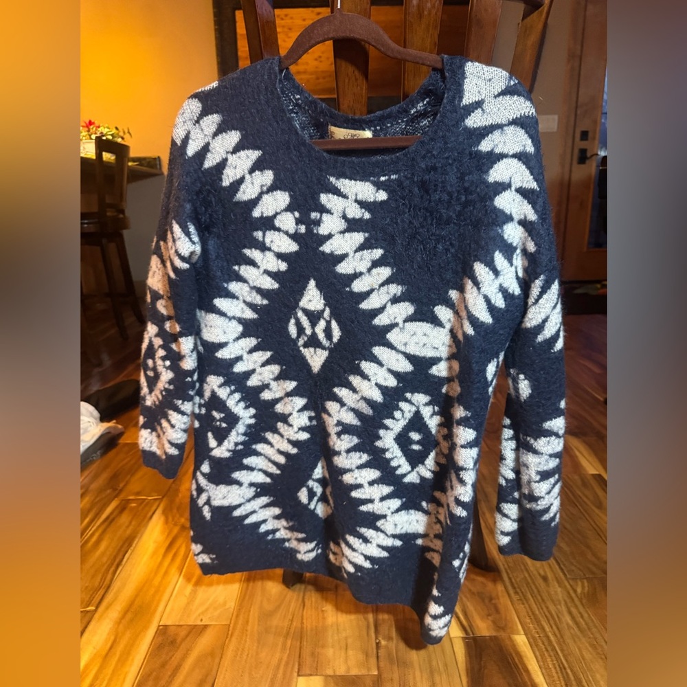 Mizumi Navy and White Patterned Women's Sweater